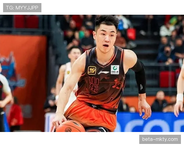 山东高诗岩攻防一体：抢断推动快攻与半场组织分配分析